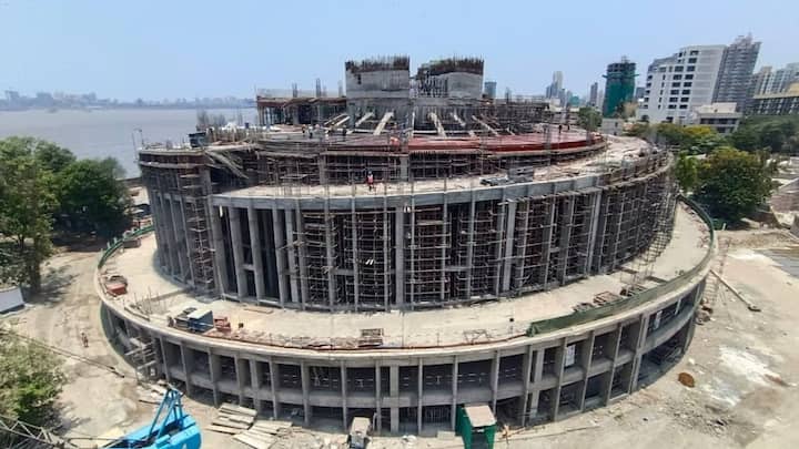 या प्रकल्पाच्या कामाला फेब्रुवारी 2018 मध्ये सुरुवात झाली होती. 2021 मध्ये इंदू मिलमधील स्मारकाचे काम पूर्ण होणे अपेक्षित होते. मात्र, आता या कामाला मुदतवाढ देण्यात आली असून डिसेंबर 2025 पर्यंत स्मारकाचे काम पूर्ण होण्याची अपेक्षा आहे. त्यानंतर 2026 मध्ये हे स्मारक सर्वसामान्यांसाठी खुले होण्याची शक्यता आहे.