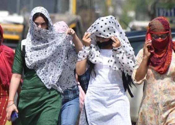 હવામાન વિભાગની આગાહી અનુસાર, આગામી ચાર દિવસ બેથી ત્રણ ડિગ્રીનો તાપમાનમાં વધારો થશે. અમદાવાદ શહેર માટે આજે યેલો એલર્ટ સાથે 42 ડિગ્રી તાપમાન રહેવાની શક્યતા વ્યક્ત કરવામાં આવી છે.