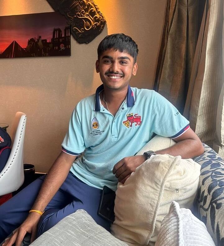 चेन्नई सुपर किंग्सने ऋतुराज गायकवाड याच्या जागी आयुष म्हात्रेचा संघात समावेश केला आहे. कोपराच्या फ्रॅक्चरमुळे कर्णधार गायकवाड संपूर्ण आयपीएलच्या स्पर्धेतून बाहेर पडला होता, त्यानंतर एमएस धोनी संघाचे नेतृत्व करत आहे.