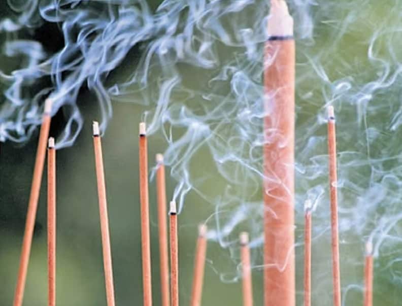 ਅੱਜ ਵੀ ਅੰਧਵਿਸ਼ਵਾਸ 'ਚ ਫਸੇ ਲੋਕ, ਮਾਪੇ ਬੁਖਾਰ ਠੀਕ ਕਰਨ ਲਈ ਅਗਰਬੱਤੀ ਨਾਲ ਸਾੜਦੇ ਆਪਣੇ ਬੱਚੇ, ਜਾਣੋ ਪੂਰਾ ਮਾਮਲਾ Karnataka horror: Children burned with incense sticks in deadly fever 'treatment' ritual ਅੱਜ ਵੀ ਅੰਧਵਿਸ਼ਵਾਸ 'ਚ ਫਸੇ ਲੋਕ, ਮਾਪੇ ਬੁਖਾਰ ਠੀਕ ਕਰਨ ਲਈ ਅਗਰਬੱਤੀ ਨਾਲ ਸਾੜਦੇ ਆਪਣੇ ਬੱਚੇ, ਜਾਣੋ ਪੂਰਾ ਮਾਮਲਾ