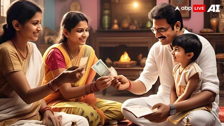 एनपीएस में 18 से 70 साल के बीच का कोई भी शख्स निवेश कर सकता है. इनकम टैक्स की धारा 80C के तहत 1.50 लाख और 80CCD(1B) के तहत 50 हजार रुपये तक की छूट मिलती है.