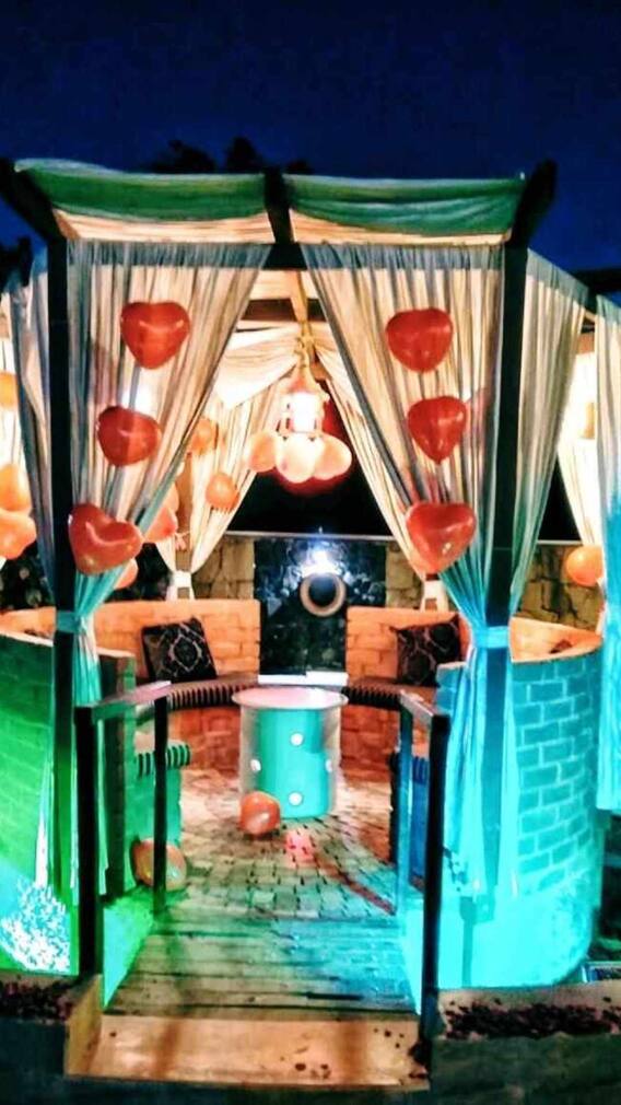 अहमदाबाद में कपल्स के लिए 10 सबसे रोमांटिक और प्राइवेट कैफे