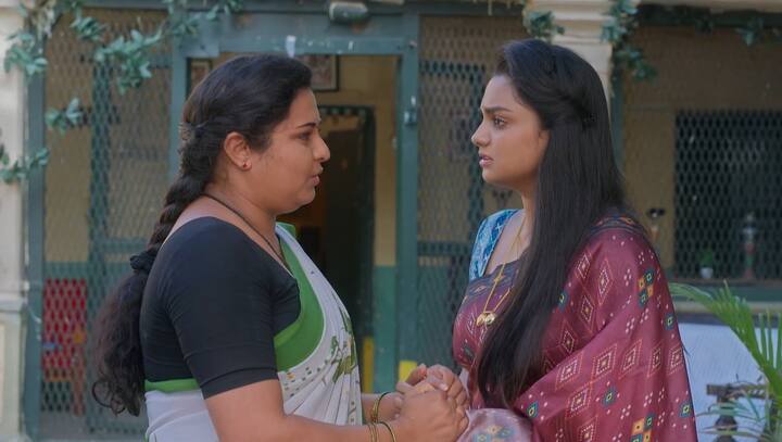 ఈ మాటలు విన్న ప్రమోదిని.. మిధునకు థ్యాంక్స్ చెప్తుంది. ఇక నుంచి నువ్వు నా సొంతచెల్లివి అంటుంది. దీంతో ఇవాళ్టి ఎపిసోడ్ ముగిసింది. (Image Source : Jiohotstar)