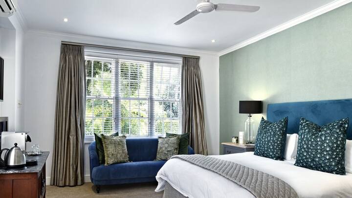 पंखा जब तेज गति से घूमता है तो उसके पंख हमको दिखाई नहीं देते हैं. वो इतनी तेजी से घूमते हैं कि हमारी आंखें उनको देख नहीं पाती हैं.