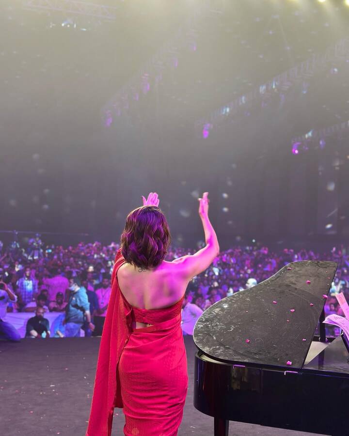 तिच्या या स्वभावामुळे, समांथा अनेक वेळा वादात सापडली आहे. पण या अभिनेत्रीने कधीही मागे वळून पाहिले नाही. तिने नेहमीच तिच्या ट्रोलचा सामना केला आहे आणि तिला योग्य उत्तर दिले आहे.