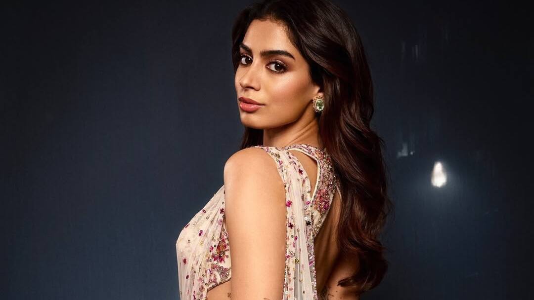 Khushi Kapoor Keeps Memories Alive By Wearing Late Mother Sridevi Timeless Wardrobe Khushi Kapoor Keeps Memories Alive By Wearing Late Mother Sridevi's Timeless Wardrobe