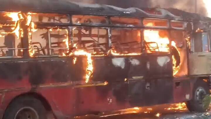 सोलापूर जिल्ह्यातील कुंभारी येथे एसटी महामंडळाच्या लालपरी बसला भीषण आग लागल्याची घटना घडली.