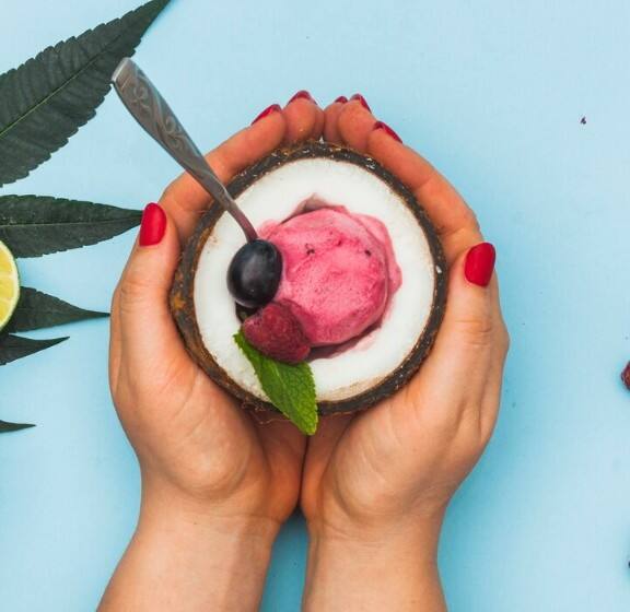 ਆਓ ਜਾਣੀਏ ਕਿ ਆਈਸਕਰੀਮ ਦਾ ਵੱਧ ਸੇਵਨ ਕਰਨ ਨਾਲ ਸਿਹਤ ਨੂੰ ਕਿਹੜੇ ਨੁਕਸਾਨ ਹੋ ਸਕਦੇ ਹਨ ਅਤੇ ਕਿਵੇਂ ਕਰੀਏ ਸੁਰੱਖਿਅਤ ਵਰਤੋਂ।