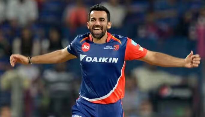 અનુભવી બોલર ઝહીર ખાને પહેલી ઓવરમાં જ 12 વિકેટ લેવાની સિદ્ધિ મેળવી હતી. તેણે 2017માં ઇન્ડિયન પ્રીમિયર લીગમાંથી નિવૃત્તિની જાહેરાત કરી હતી.