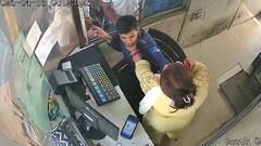 हापुड़ छिजारजी टोल प्लाजा पर हंगामा, महिला ने कैबिन में घुसकर टोलकर्मी पर कर दी थप्पड़ों की बारिश