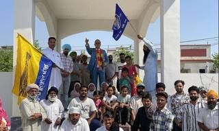 ਪਨੂੰ ਹਾਰਿਆ, ‘ਆਪ’ ਵਲੰਟੀਅਰਾਂ ਨੇ ‘ਡੰਡੇ ਤੇ ਝੰਡੇ’ ਨਾਲ ਬਾਬਾ ਸਾਹਿਬ ਦੀ ਮੂਰਤੀਆਂ ਦੀ ਪੂਰੇ ਦਿਨ ਕੀਤੀ ਪਹਿਰੇਦਾਰੀ