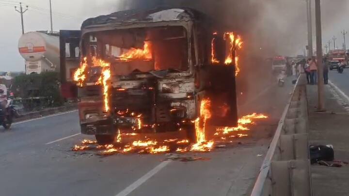 भररस्त्यावर बस जळत असल्याने काही काळ वाहतुकीसाठी अडचण निर्माण झाली होती.