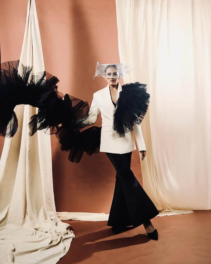 To complete the outfit, Huma opts for sleek black flared trousers that elongate her silhouette.