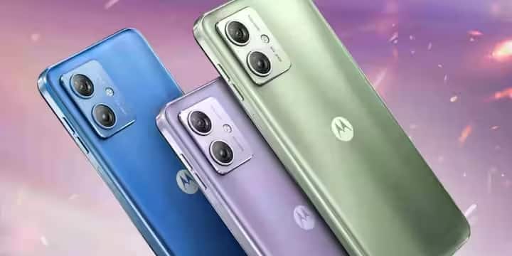 Motorola G64 5G સ્માર્ટફોનમાં 8GB RAM અને 128GB સ્ટોરેજ છે. આ ફોનમાં મીડિયાટેક ડાયમેન્સિટી 7025 પ્રોસેસર છે. ઉપરાંત, આ ફોનમાં 6000mAh ની મોટી બેટરી છે. ફ્લિપકાર્ટ પર તેની કિંમત લગભગ ₹12,999 છે જ્યારે એમેઝોન પર તે ₹15,320 ની થોડી વધારે કિંમતે ઉપલબ્ધ છે.