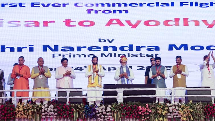 PM Modi Flags off Hisar Ayodhya flight Maharaja Agrasen airport foundation stone new terminal building Nayab Singh Saini हिसार से कहां-कहां के लिए उड़ेगी फ्लाइट? अयोध्या के लिए दिखाई गई हरी झंडी