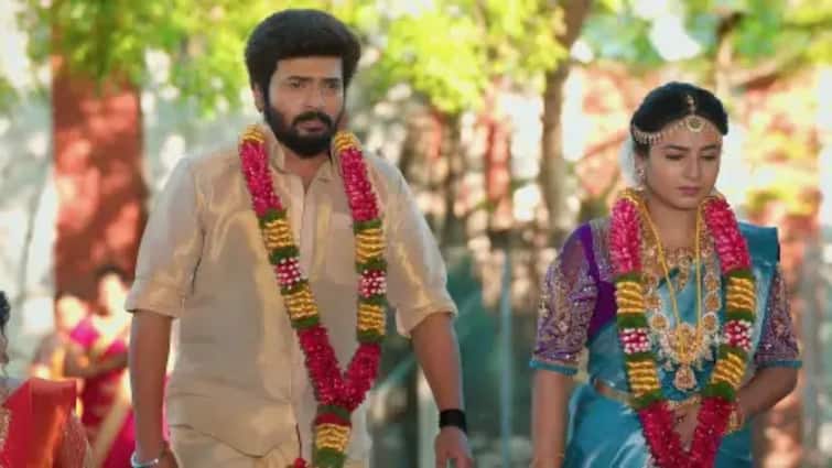 zee tamil karthigai deepam serial april 14th 2025 today episode update here Karthigai Deepam: அட்வைஸ் பண்ண பரமேஸ்வரி! கடுப்பாகும் ரேவதி! கார்த்திகை தீபத்தில் இன்று?