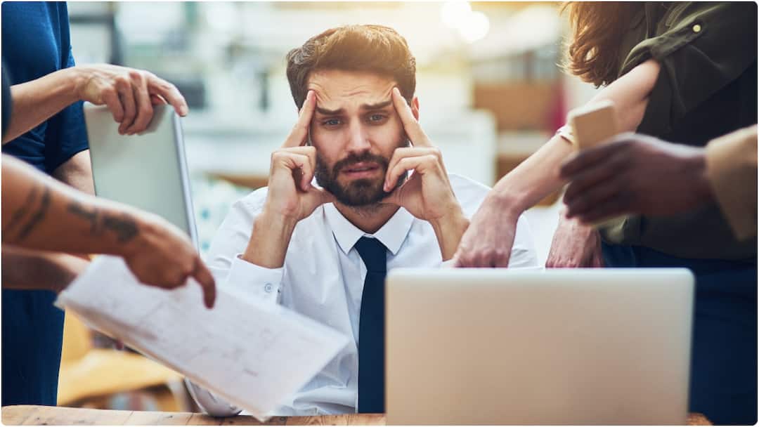 Stop Overthinking : అతిగా ఆలోచిస్తున్నారా? అయితే ఈ చిట్కాలతో ఓవర్ థింకింగ్ని ఓవర్కామ్ చేసేయండి Overthinking can feel like mental loop Here are some super useful hacks to stop overthinking Stop Overthinking : అతిగా ఆలోచిస్తున్నారా? అయితే ఈ చిట్కాలతో ఓవర్ థింకింగ్ని ఓవర్కామ్ చేసేయండి