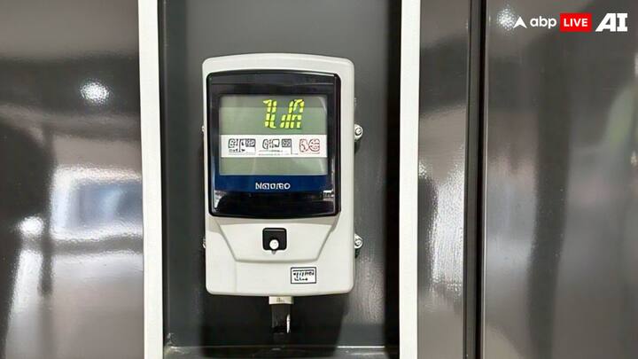 चार्जर, टीवी, वाई-फाई जो चीजें यूज नहीं हो रहीं, उन्हें सिर्फ बंद नहीं, बल्कि unplug भी कर दें. स्टैंडबाय में भी बिजली जाती है.