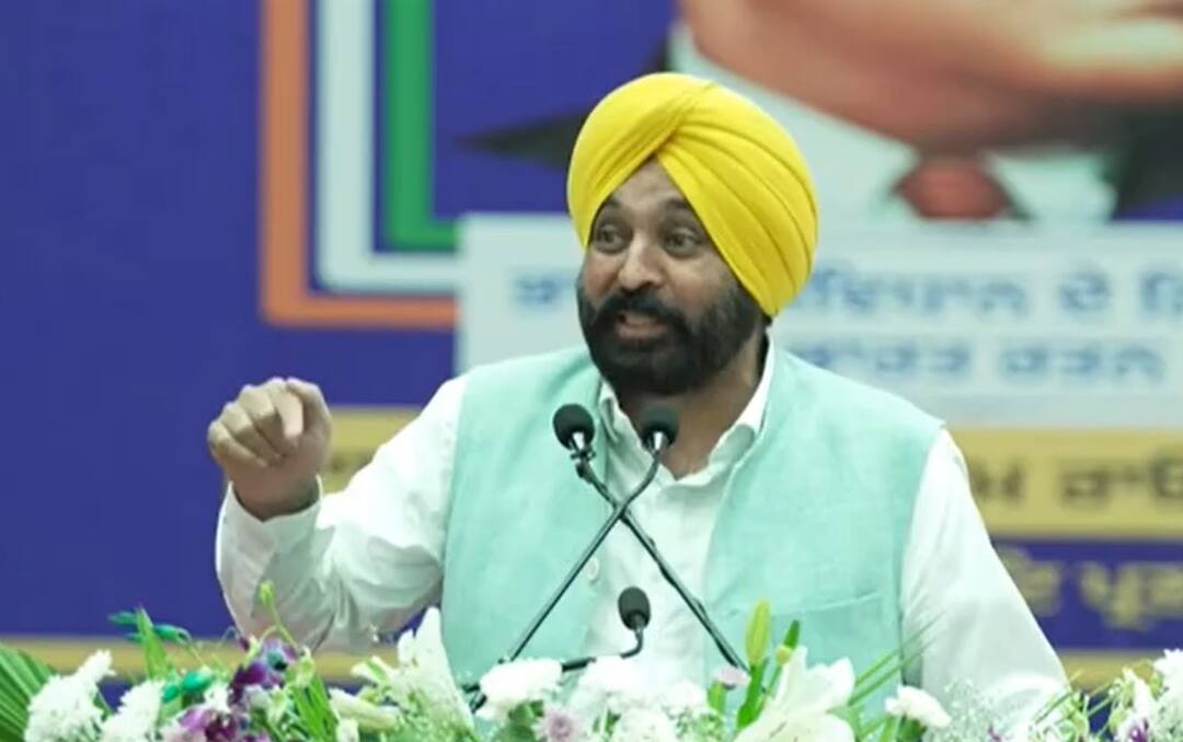 The man who said 50 bombs reached Punjab is now looking for a lawyer says CM mann ਪੰਜਾਬ 'ਚ 50 ਬੰਬ ਪਹੁੰਚੇ ਕਹਿਣ ਵਾਲਾ ਹੁਣ ਵਕੀਲ ਲੱਭ ਰਿਹਾ...., CM ਮਾਨ ਨੇ ਬਾਜਵਾ 'ਤੇ ਕਸਿਆ ਤਿੱਖਾ ਤੰਜ