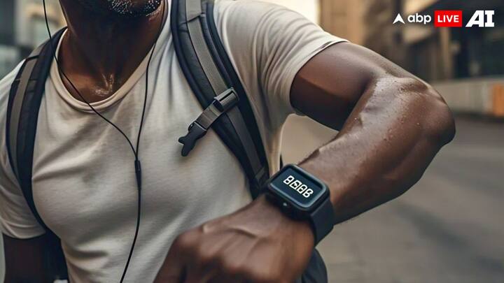 आजकल ज्यादातर लोग स्मार्ट गैजेट्स यूज करते हैं, जिसमें स्मार्टफोन, ईयरफोन, स्मार्टवॉच से लेकर फिटनेस बैंड तक शामिल है. गर्मी में इन सभी स्मार्ट गैजेट्स का ध्यान रखना काफी जरूरी है.