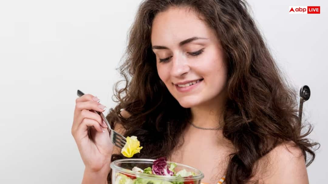 include these things in your diet after 30 To reduce signs of aging 30 की उम्र पार करते ही डाइट में शामिल कर लें ये चीजें, थम जाएगी बुढ़ापे की रफ्तार 