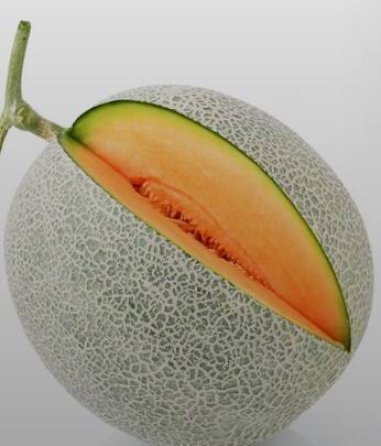 ਖਰਬੂਜੇ ਵਿੱਚ ਪਾਇਆ ਜਾਣ ਵਾਲਾ ਵਿਟਾਮਿਨ A ਅਤੇ ਕੈਰੋਟੀਨ ਮੋਤੀਆਬਿੰਦ ਤੋਂ ਬਚਾਅ ਕਰਣ ਅਤੇ ਨਜ਼ਰ ਨੂੰ ਤੇਜ਼ ਕਰਨ ਵਿੱਚ ਮਦਦਗਾਰ ਹੁੰਦਾ ਹੈ।