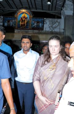 सही सलामत बेटे के घर लौटने पर पवन कल्याण की रशियन पत्नी ने पूरी की मन्नत, तिरुमाला मंदिर में मुंडवाया सिर, तस्वीरें वायरल