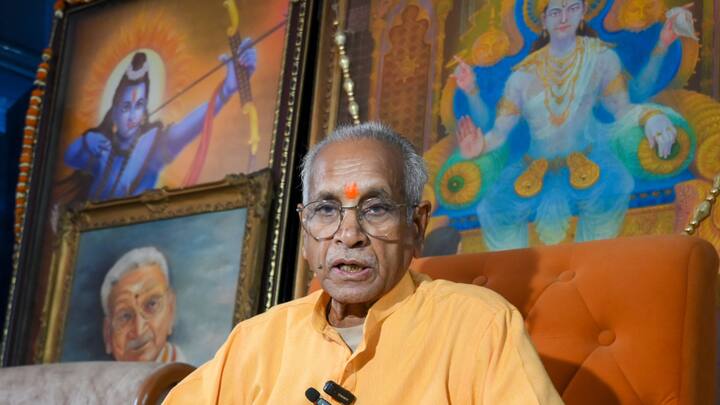 चंपत राय ने बताया कि जल्द ही मंदिर परिसर से निर्माण से जुड़ी मशीनें हटाई जाएंगी और मंदिर के प्रथम तल पर राजा राम, सप्तऋषियों और परकोटे में मूर्तियों की प्रतिष्ठा का कार्य शुरू किया जाएगा. राम मंदिर का निर्माण न सिर्फ करोड़ों लोगों की आस्था का केंद्र है, बल्कि यह भारत के सांस्कृतिक पुनर्जागरण का प्रतीक भी बन चुका है.