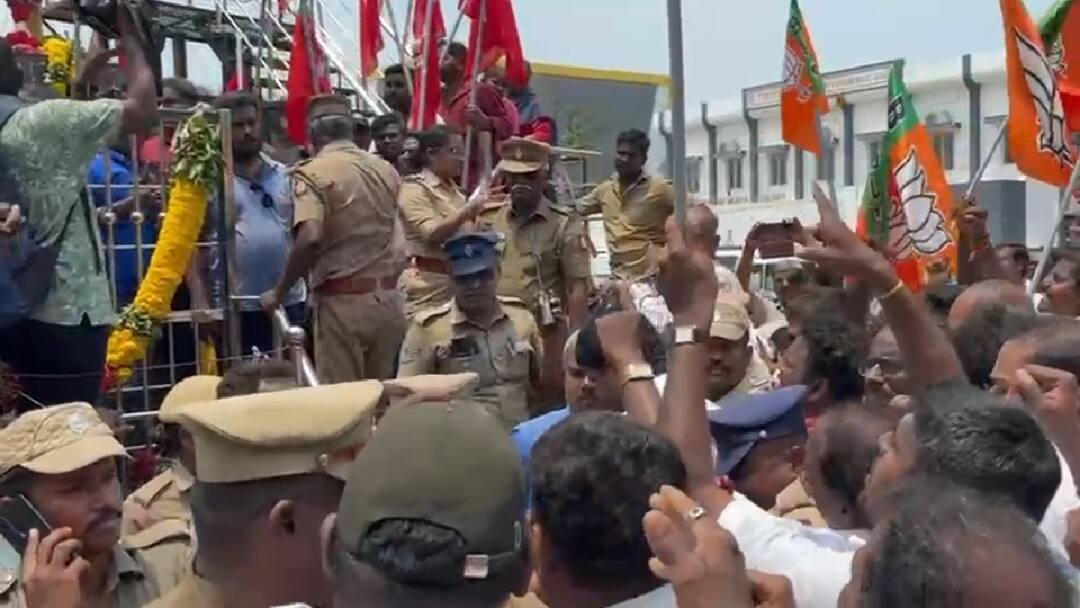 சனாதனத்தை அழிப்பீங்களா? செருப்பை வீசிய பாஜகவினர்... அம்பேத்கர் பிறந்தநாளில் சர்ச்சை