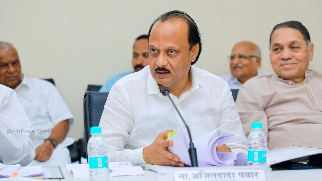 Maharashtra: शरद पवार से मुलाकात पर सवाल सुनकर भड़के अजित पवार, बोले- ‘मुझे नहीं पता कि...’ Maharashtra Deputy CM NCP Chief Ajit Pawar scolded media for asking about meeting with Sharad Pawar Maharashtra: शरद पवार से मुलाकात पर सवाल सुनकर भड़के अजित पवार, बोले- ‘मुझे नहीं पता कि...’