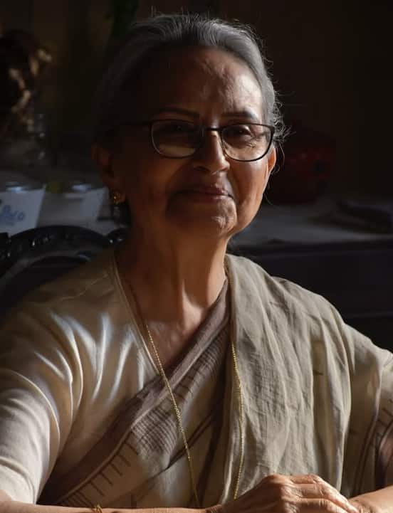 इन सबके बीच बता दें कि शर्मिला टैगोर ने पुराटन के साथ बंगाली सिनेमा में शानदार वापसी की है, जो 11 अप्रैल को सिनेमाघरों में रिलीज हो गई है.शर्मिला की ये 14 सालों में पहली बंगाली फिल्म है.