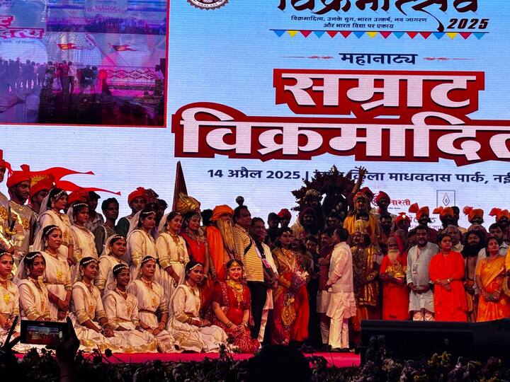 मोहन यादव ने कलाकारों की भी विशेष प्रशंसा की. उन्होंने कहा, “इस मंचन की खास बात यह है कि इसमें अभिनय करने वाले कलाकार मुंबई या दिल्ली से नहीं, बल्कि मध्य प्रदेश के विभिन्न क्षेत्रों से हैं. कोई डॉक्टर बनने की तैयारी कर रहा है, कोई इंजीनियर, कोई वकील है. युवाओं ने अपने उत्कृष्ट प्रदर्शन से मध्य प्रदेश का मान बढ़ाया है.” मुख्यमंत्री ने यह भी साझा किया कि जब वे विधायक थे, तब स्वयं भी नाट्य प्रस्तुतियों में अभिनय किया करते थे.