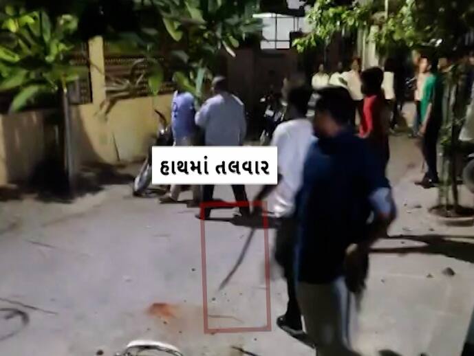 અમદાવાદમાં ગુંડાઓનો ઉત્પાત, રખિયાલમાં મોડી રાત્રે એક મકાન પર ટોળાનો હુમલો A mob attacked a house in Rakhial area of Ahmedabad અમદાવાદમાં ગુંડાઓનો ઉત્પાત, રખિયાલમાં મોડી રાત્રે એક મકાન પર ટોળાનો હુમલો