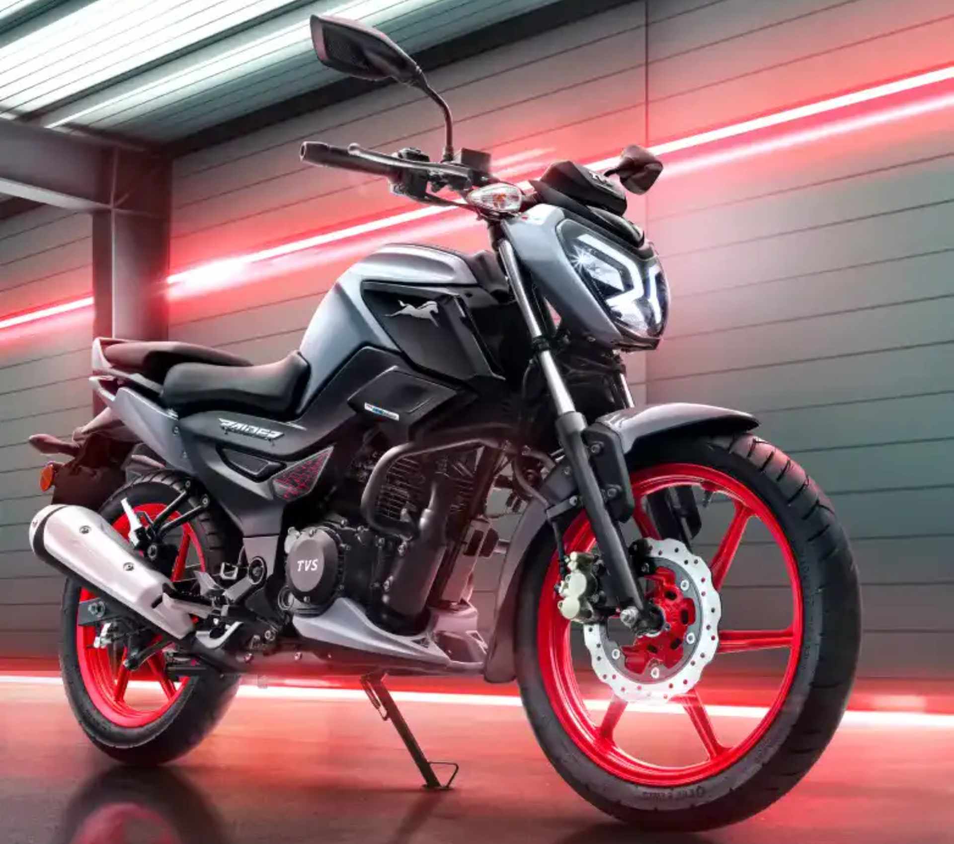 Hero-Honda या TVS, डेढ़ लाख रुपये के बजट में कौन-सी बाइक आपके लिए रहेगी एकदम फिट?