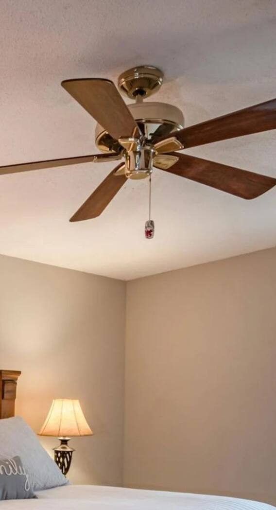 पंखा उल्टा चलता है या फिर सीधा?