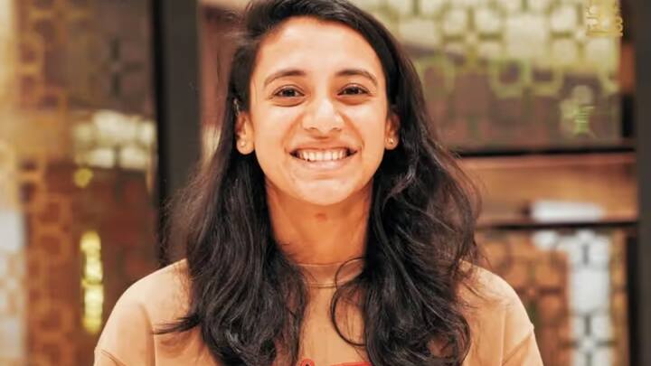 भारतीय क्रिकेटर स्मृति मंधाना आखिरी बार WPL 2025 में खेलती नजर आई थीं. उस टूर्नामेंट में उनकी टीम RCB प्लेऑफ में नहीं पहुंच पाई थी. वो इस बीच अपने बॉयफ्रेंड पलाश मुच्छल की आगामी मूवी के प्रमोशन में हाथ बंटा रही हैं.