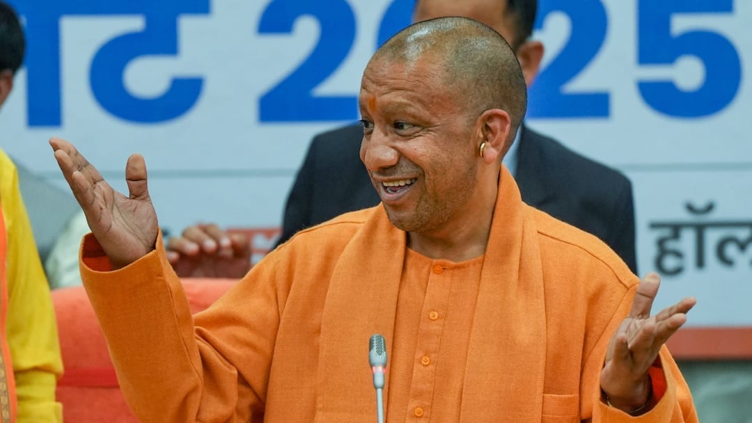 Yogi government decision more than 100 roads will be built in Lucknow and Varanasi ann योगी सरकार का बड़ा फैसला, लखनऊ और वाराणसी में बनेंगी 100 से अधिक सड़कें, जाम से मिलेगी राहत