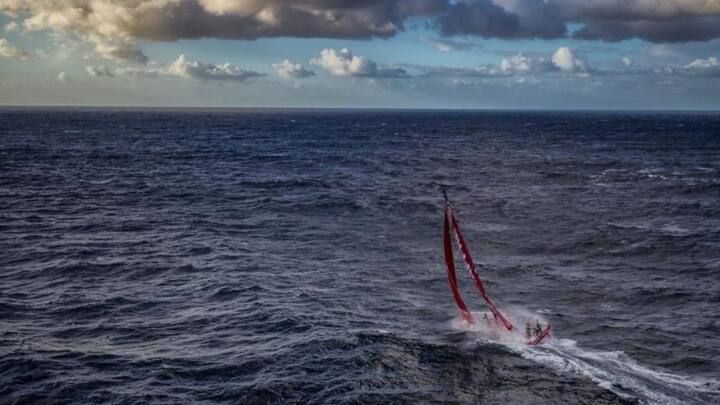 अंतरिक्ष से करीब और इतना सूनसान इलाका होने की वजह से यहां पर रिटायर हो चुके सैटेलाइट्स गिराए जाते हैं. इसलिए इसे सैटेलाइट का कब्रिस्तान भी कहा जाता है.