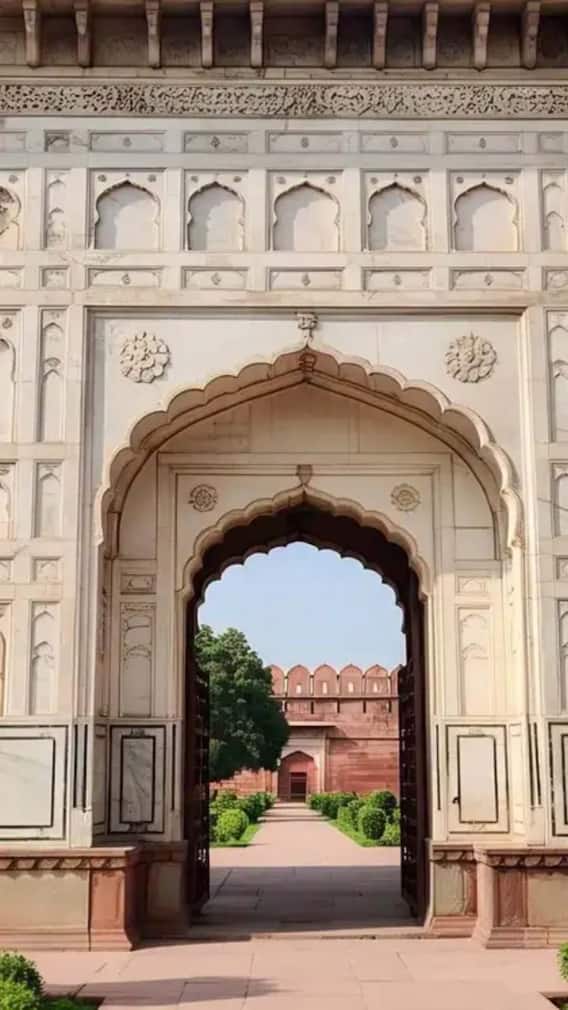 दिल्ली के लाल किले का रंग पहले था सफेद, जानें- कैसे और क्यों हुआ बदलाव?