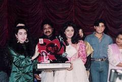 जब सरेआम 90s की सुपरस्टार पर भड़क गई थीं करिश्मा कपूर, जानें क्यों सुनाई थी खरी-खोटी