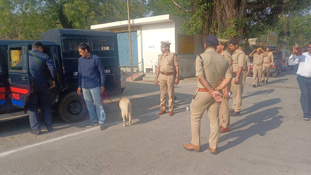 Ayodhya news bomb Threat to Ram mandir in Ayodhya email received राम मंदिर समेत यूपी के 10-15 जिलों में आया धमकी भरा ई-मेल, कहा- बढ़ा लो सुरक्षा