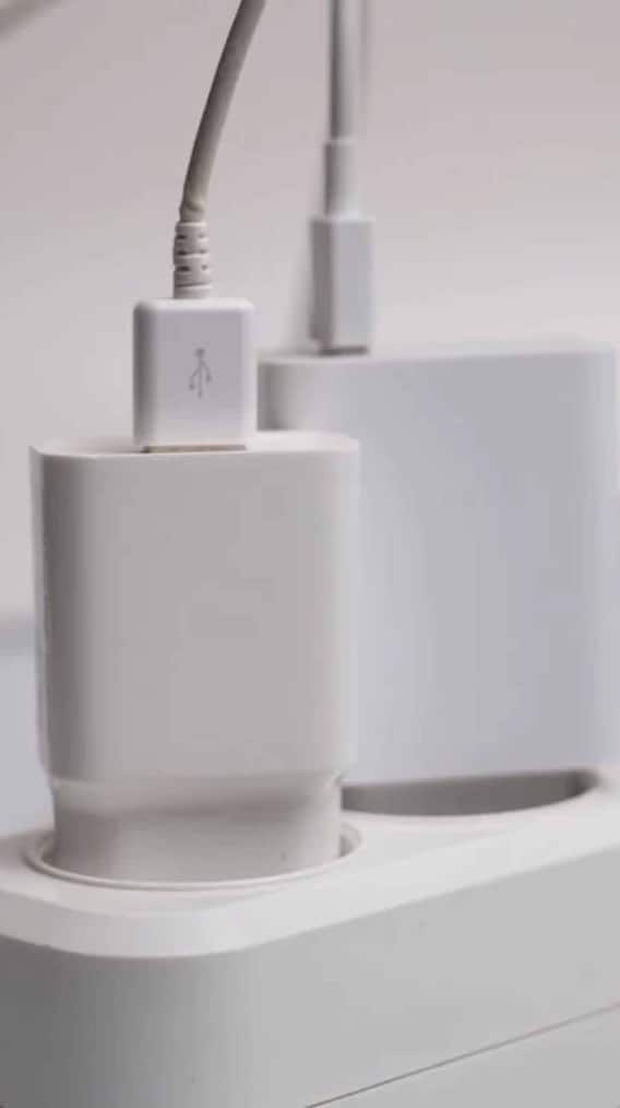 सॉकेट में खाली चार्जर लगने से कितनी बिजली खर्च होती है?