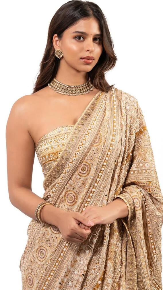 देसी हो या वेस्टर्न, हर लुक में कमाल लगती हैं सुहाना खान