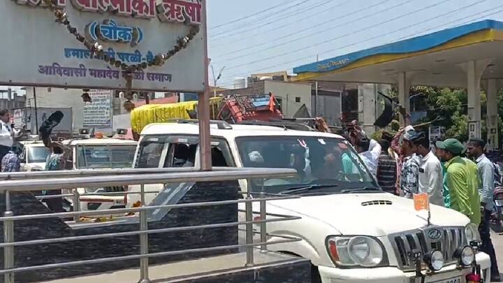 भाजप नेते किरीट सोमैय्या त्याच अनुषंगाने आज बीड जिल्हा दौऱ्यावर होते, त्यावेळी त्यांच्या ताफ्याला मुस्लिम नागरिकांनी काळे झेंडे दाखवले आहेत.