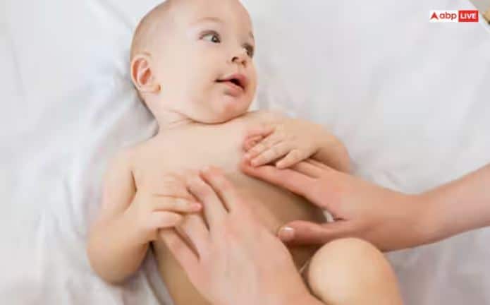 ਮਾਲਿਸ਼ ਅੰਤੜੀਆਂ ਵਿੱਚ ਗਤੀ ਨੂੰ ਵਧਾਉਂਦੀ ਹੈ, ਜੋ ਮਲ ਨੂੰ ਬਾਹਰ ਕੱਢਣ ਵਿੱਚ ਮਦਦ ਕਰਦੀ ਹੈ। ਬੱਚਿਆਂ ਨੂੰ ਕਬਜ਼ ਤੋਂ ਰਾਹਤ ਦਿਵਾਉਣ ਲਈ, ਉਨ੍ਹਾਂ ਦੇ ਪੇਟ ਦੀ ਕੁਝ ਸਮੇਂ ਲਈ ਹਲਦੀ ਨਾਲ ਮਾਲਿਸ਼ ਕਰੋ।