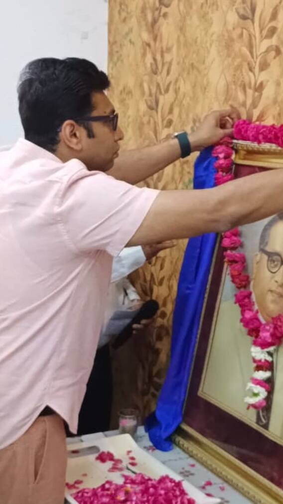 कौन हैं यूपी के सबसे रईस डीएम?