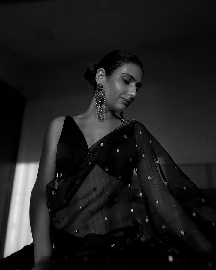 In her caption, she wrote, “I have a full-blown love affair with sarees. And @raw_mango keeps the spark alive.”