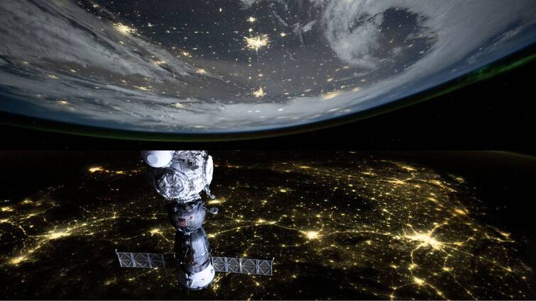 India From Space NASA Shares Stunning Night Photos From ISS வியக்கவைக்கும் படங்கள்! விண்வெளியில் இருந்து படம் பிடிக்கப்பட்ட இந்தியா