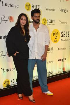 2nd Edition Of MAMI Select: ऑल ब्लैक लुक में जहीर संग पहुंची सोनाक्षी, तो पति सिद्धार्थ का हाथ थामकर अदिति ने दिए पोज