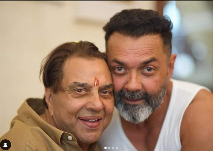 बॉबी देओल ने कहा, 'ये सिर्फ मेरे डैड का कॉन्ट्रिब्यूशन नहीं था. इसमें मेरी मां और मेरी दादी का कॉन्ट्रिब्यूशन था. और मेरी शादी के बाद मेरी पत्नी का. वो मेरे मुश्किल समय में मेरे साथ खड़ी रही. ये ऐसे था जैसे मेरी मां मेरे पापा के साथ खड़ी रहीं.'